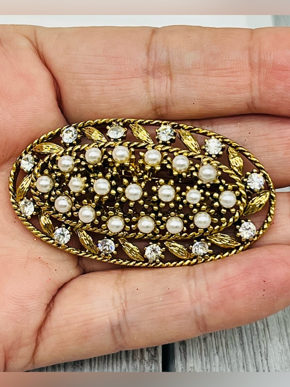 385. Vintage Unsigned Sphynx UK Origin Faux Pearl Rhinestone Gold Tone Brooch